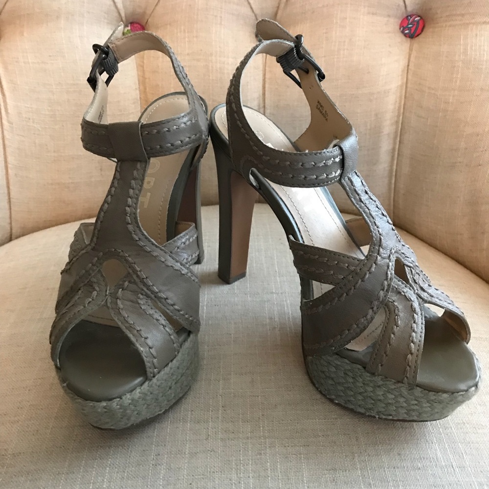REPORT Women’s Grey platform heel